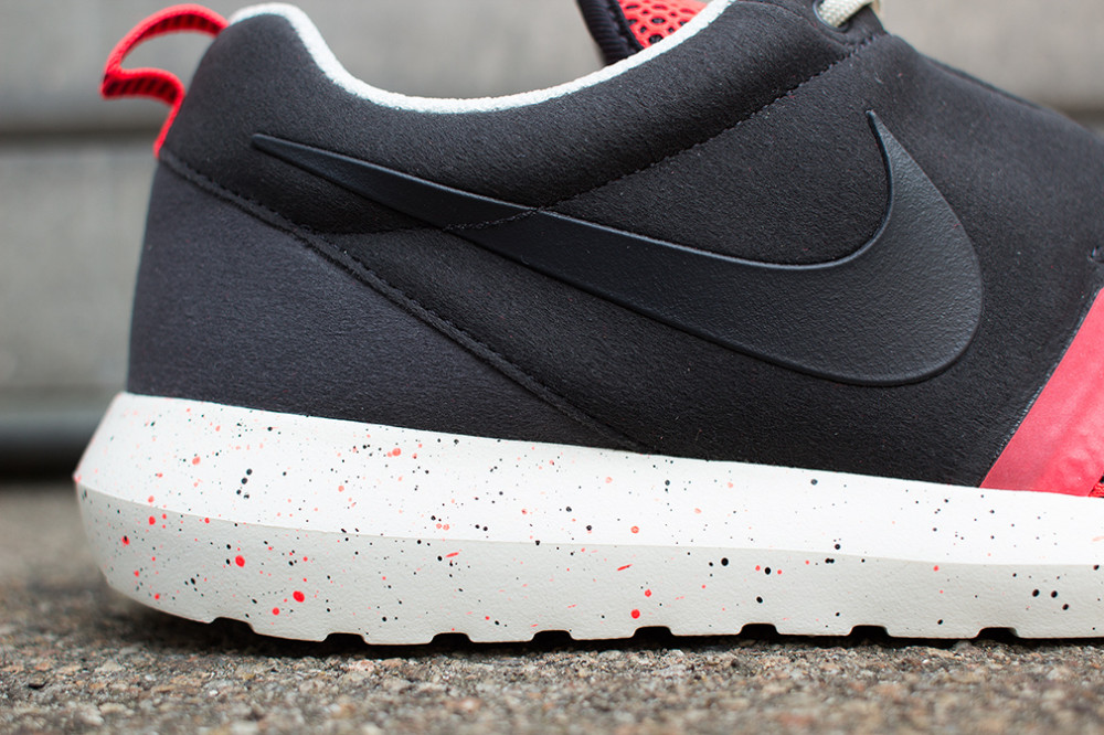 Nike–Rosherun NM BR Black Red 2 1000x666
