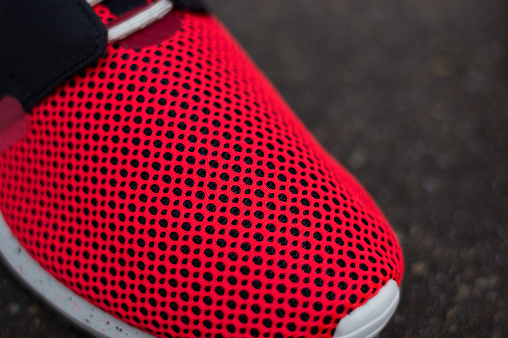 Nike–Rosherun NM BR Black Red 3 1000x666