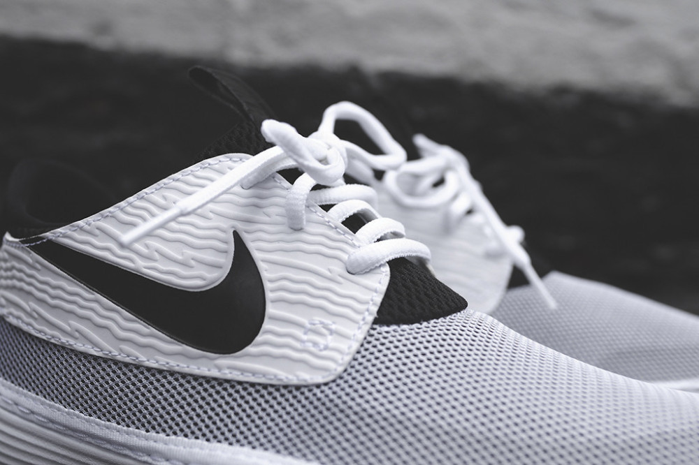 Nike Solarsoft Moccasin White Black 1 1000x666