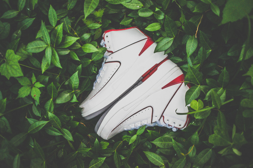 Air Jordan 2 Retro White Varsity Red 2 1000x667