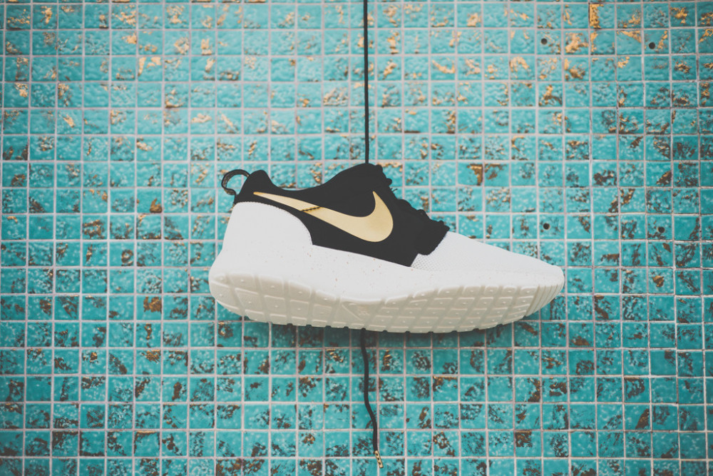 Nike Rosherun Gold Metal Pack 6 1000x667