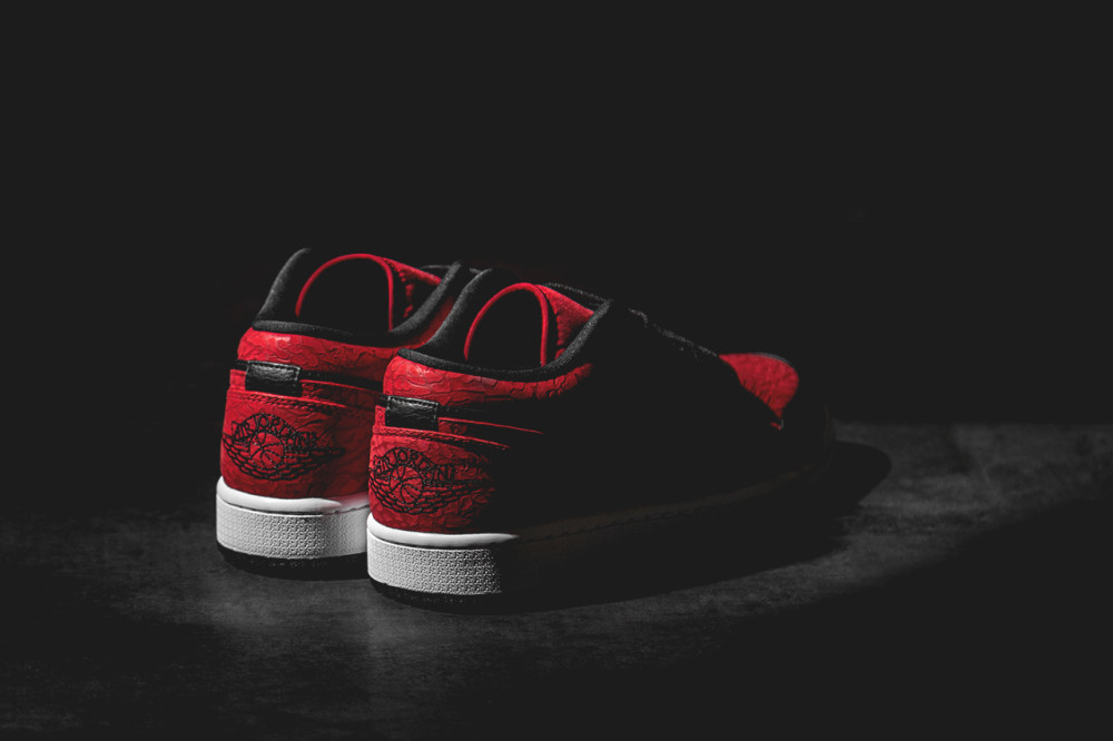 Air Jordan 1 Low Bred Elephant Print 4 1000x666