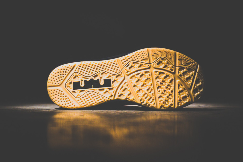 Nike Air Max LeBron XI Low Black Gum 7 1000x667