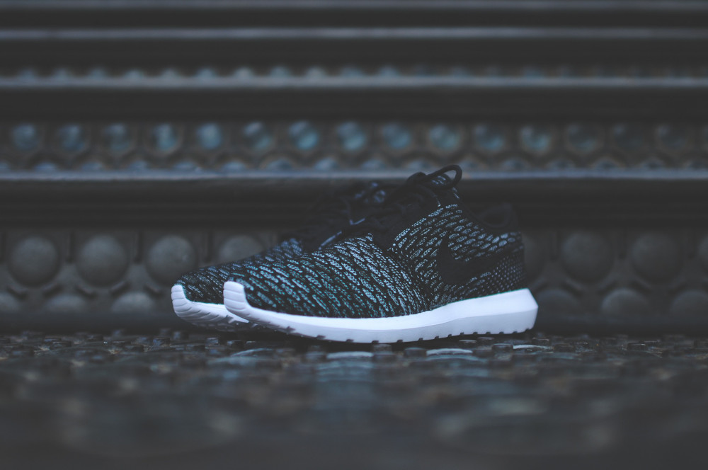 Nike Flyknit Roshe Run Black Light Armory Blue 3 1000x664