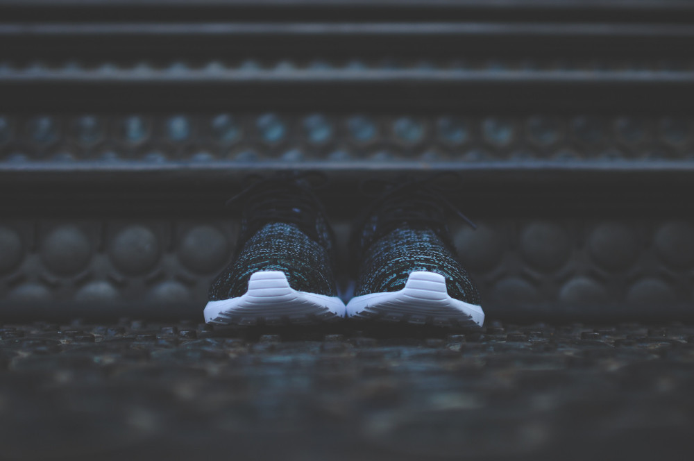 Nike Flyknit Roshe Run Black Light Armory Blue 4 1000x664