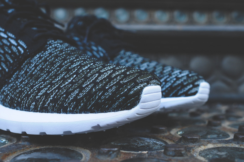 Nike Flyknit Roshe Run Black Light Armory Blue 7 1000x664