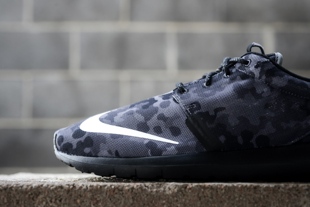 Nike Roshe Run NM FB Dark Grey 2 1000x667