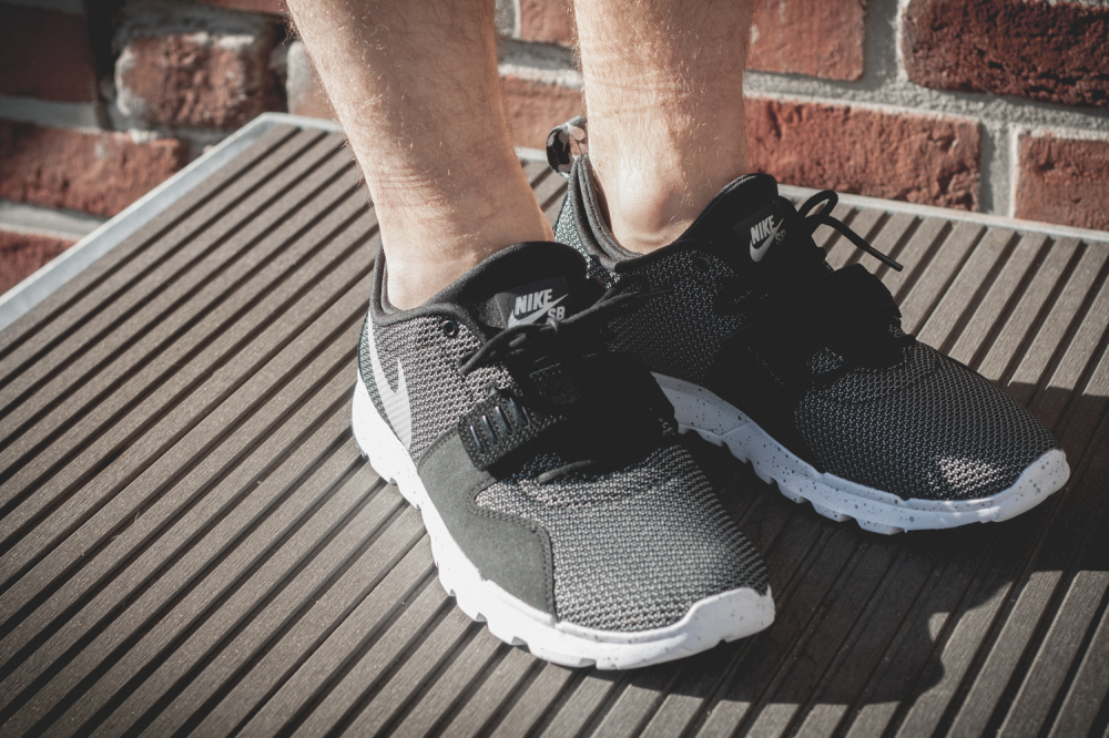 Nike SB Trainerendor–Black White Review4 1000x666