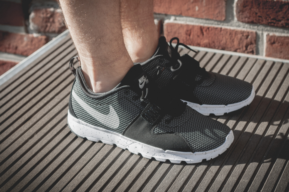 Nike SB Trainerendor–Black White Review5 1000x666
