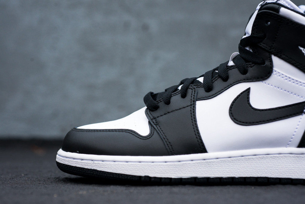 Air Jordan 1 Retro High OG Black White 5 1000x667