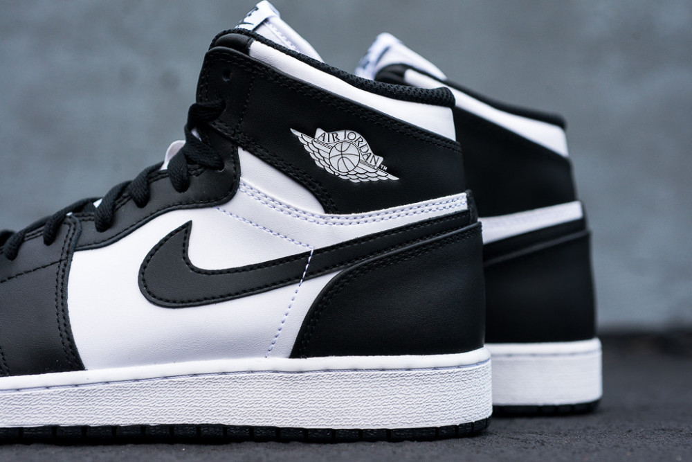 Air Jordan 1 Retro High OG Black White 6 1000x667