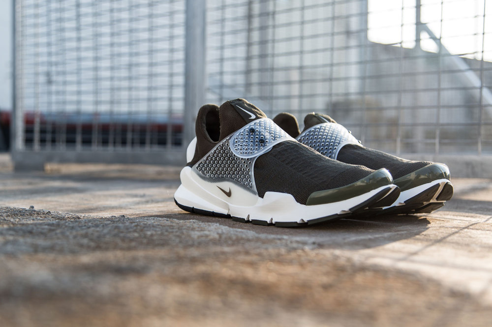 fragment design x Nike Sock Dart Dark Loden 7 1000x666