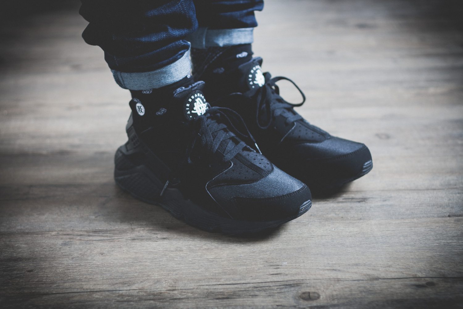 triple black huaraches mens