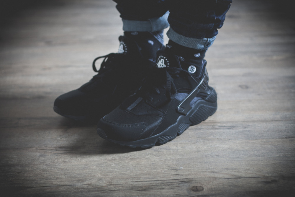 Nike Air Huarache Triple Black Review 4 1000x667