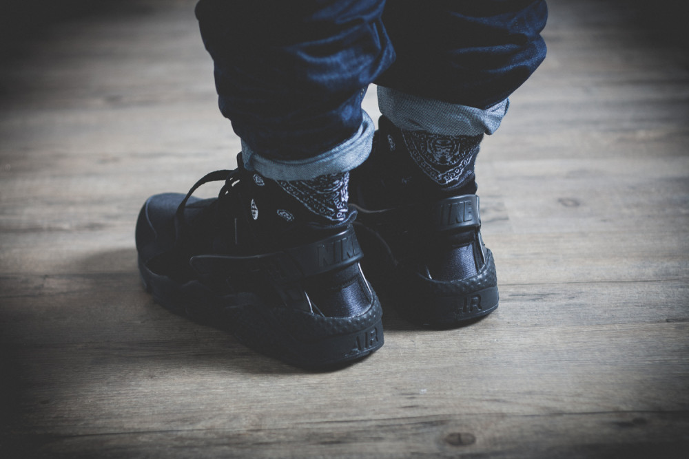 Nike Air Huarache Triple Black Review 6 1000x667