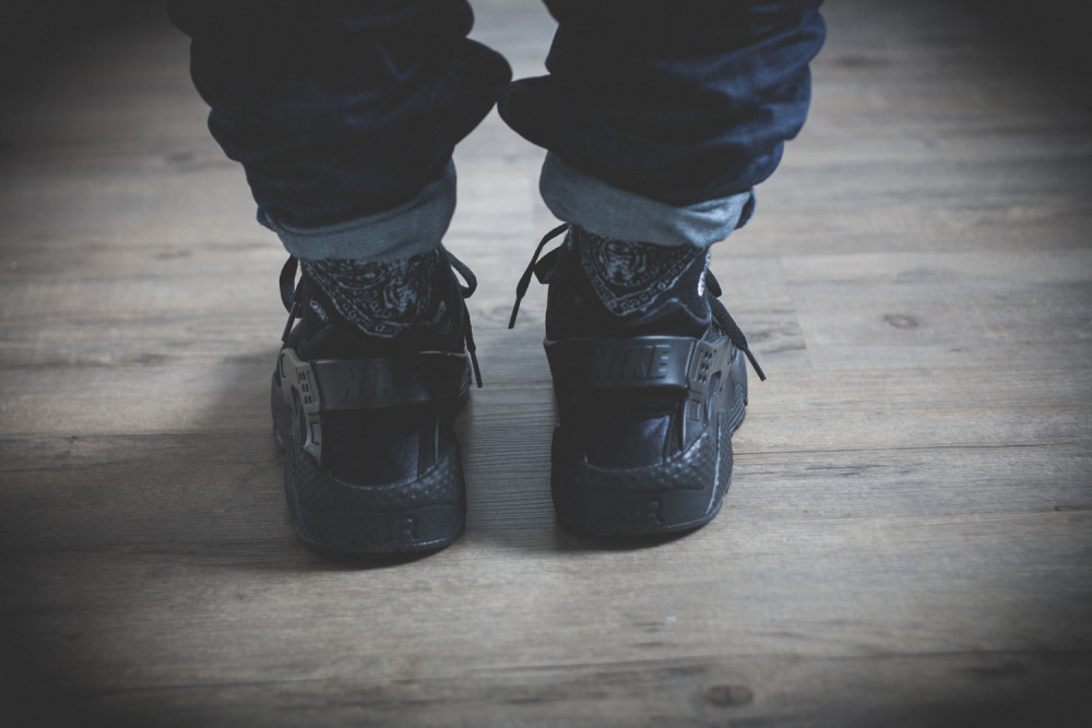 Nike Air Huarache Triple Black Review 7 1000x667