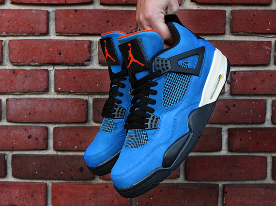 Air-Jordan-4-Blue-Undefeated-by-Dank-Customs-1