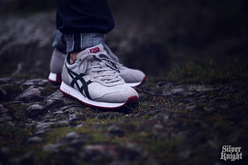 tgwo onitsuka tiger silver knight on feet 08