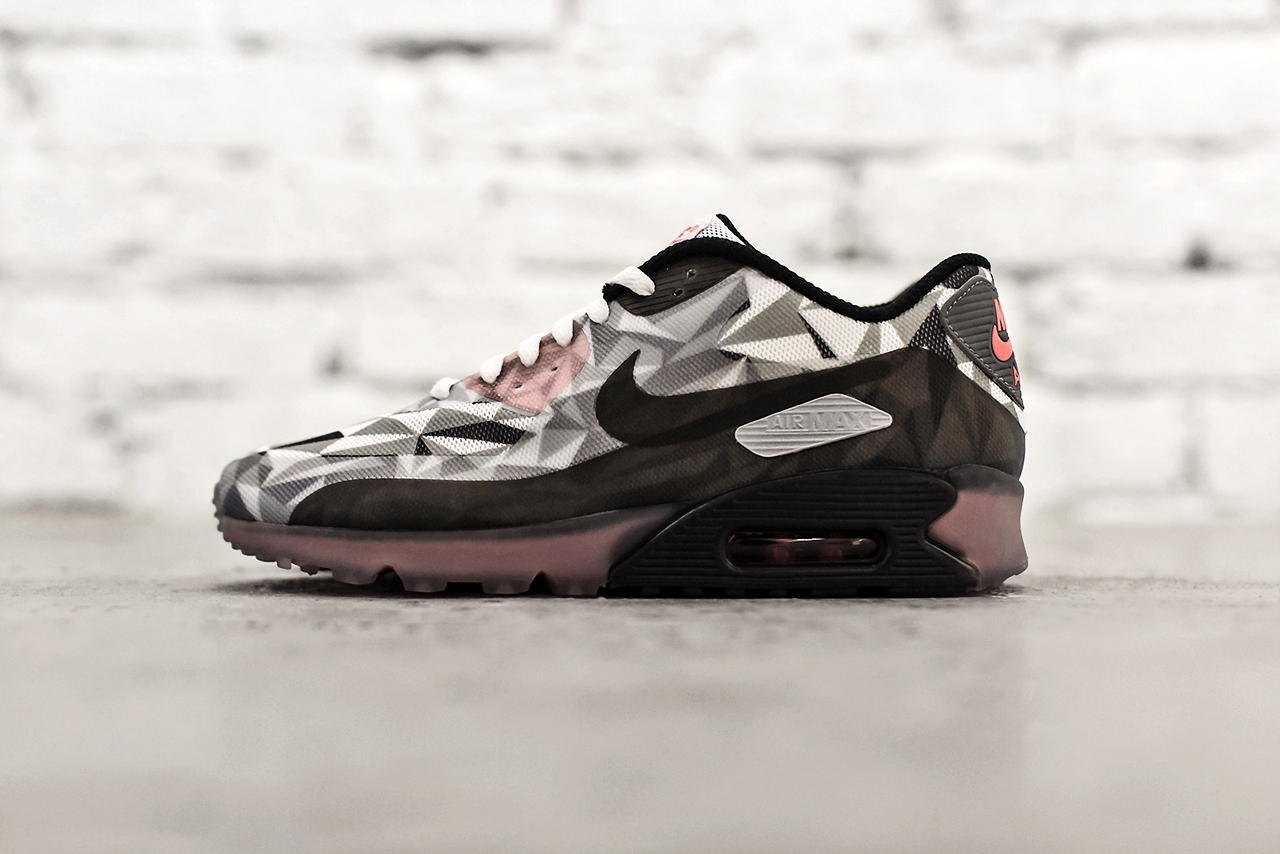 Nike-Air-Max-90-Ice-White-Cool-Grey-Black-Infrared-1