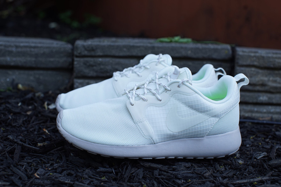 Nike WMNS Roshe Run Hyperfuse Medium Ore 1