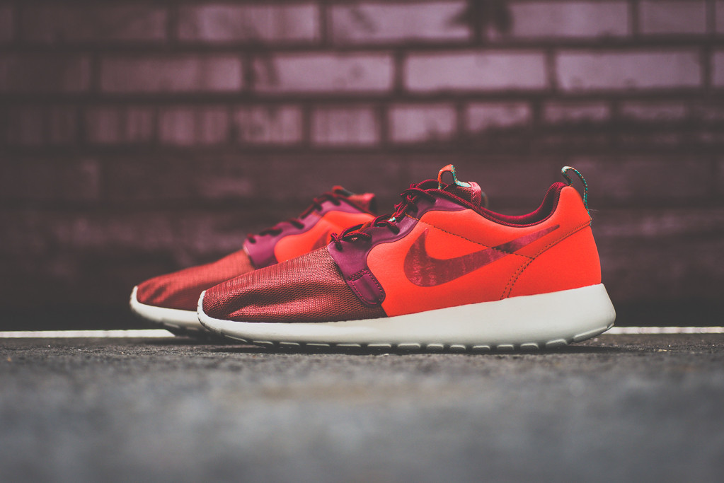 Nike Roshe Run Hyperfuse Team Red 1