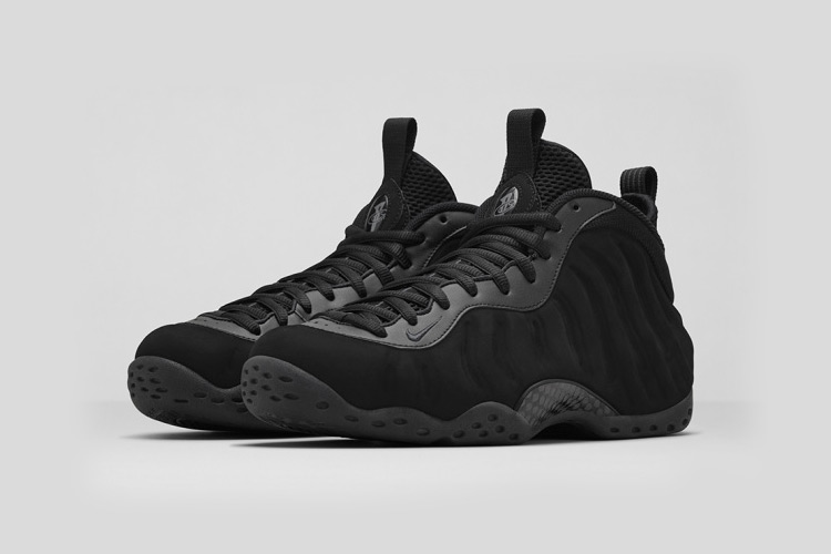 Nike Air Foamposite One Triple Black 1