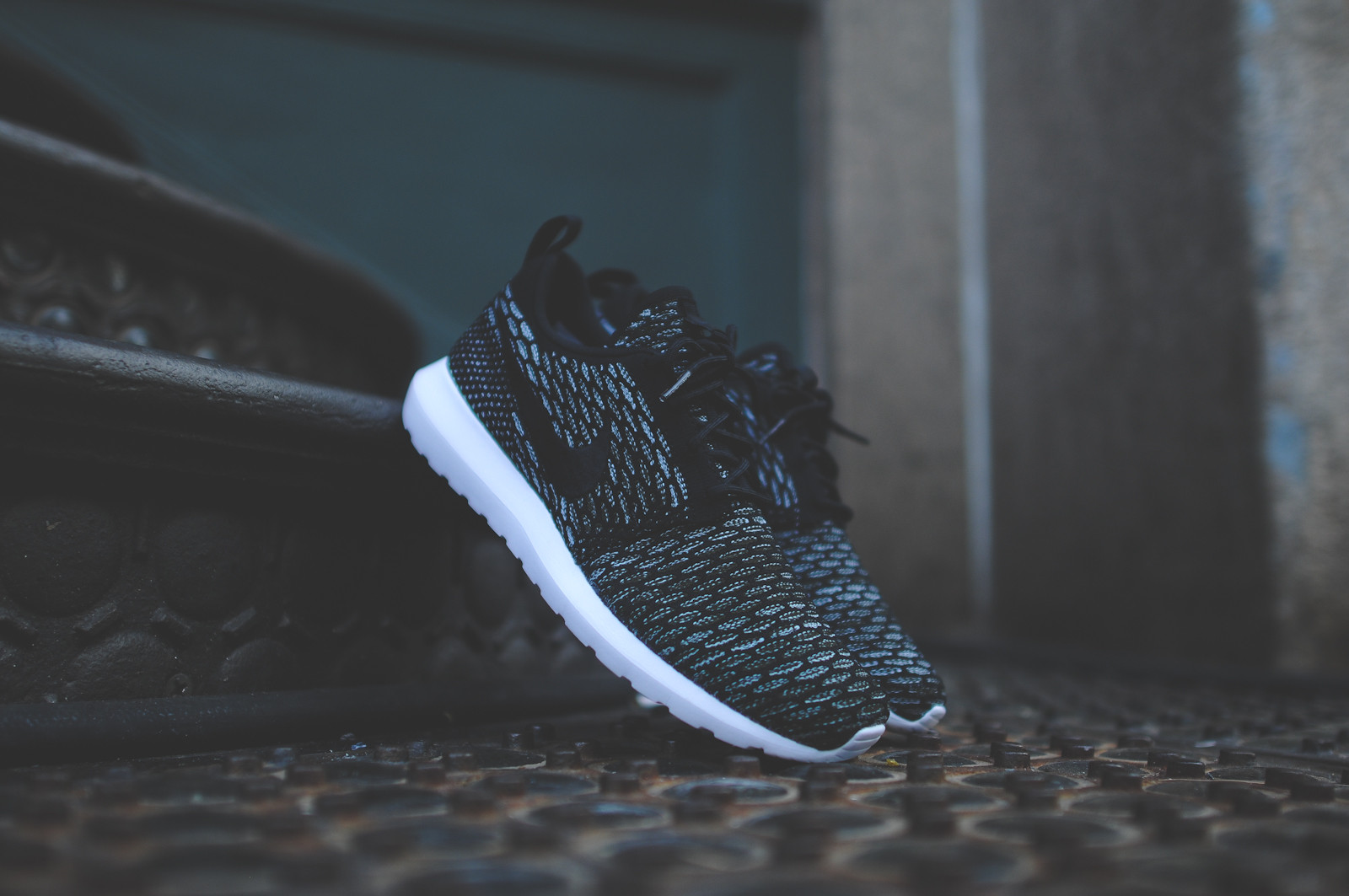 Nike Flyknit Roshe Run Black Light Armory Blue 1