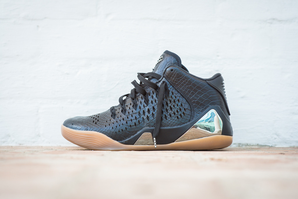 Nike Kobe 9 Mid EXT Black Black 1