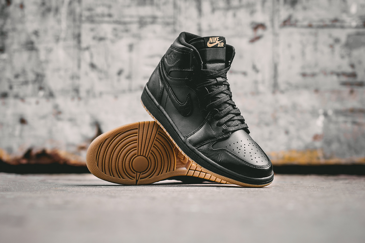 Air Jordan 1 Retro High OG Black Gum 1