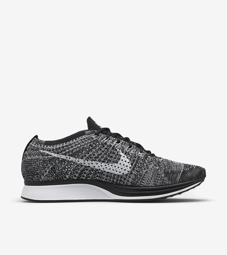 nike flyknit racer oreo