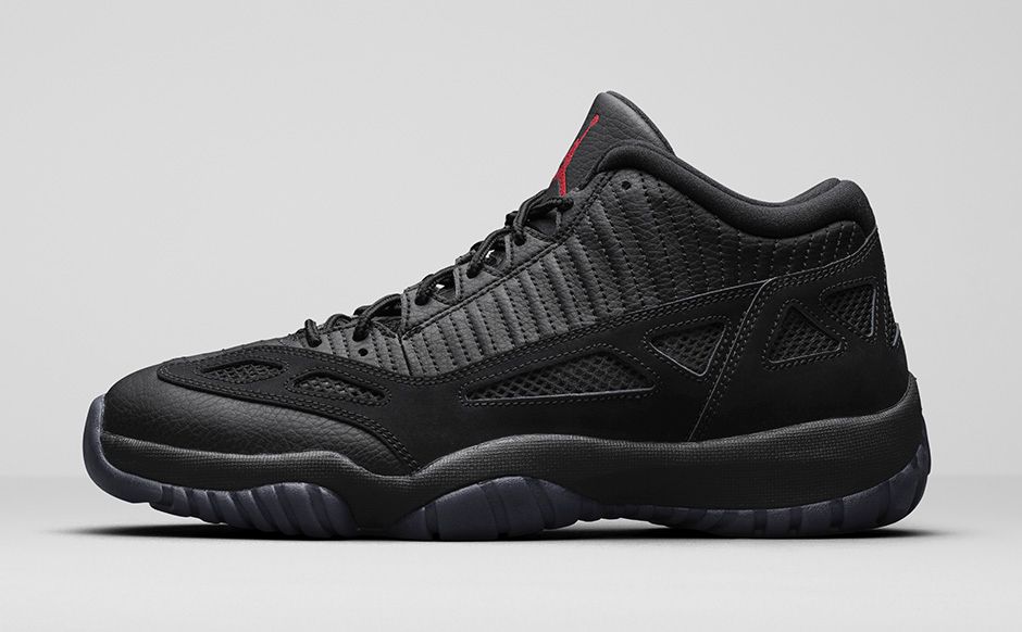 Air Jordan 11 Retro Low Black True REd