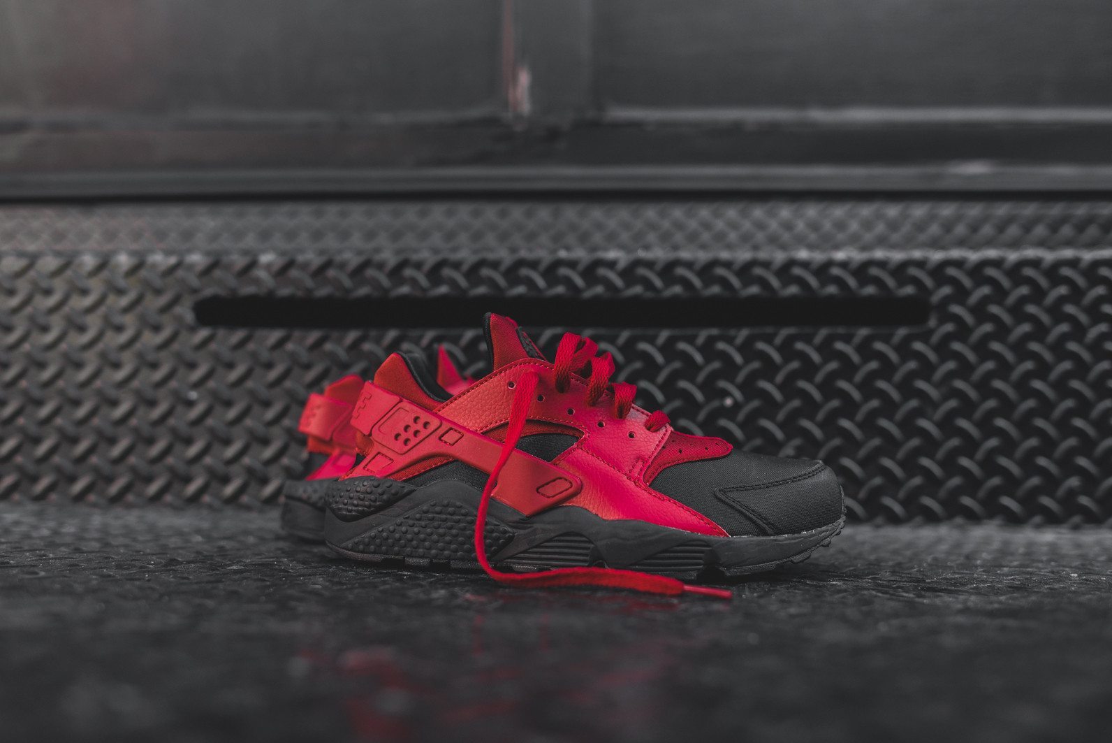 Nike Air Huarache Run PRM Black Gym Red 1