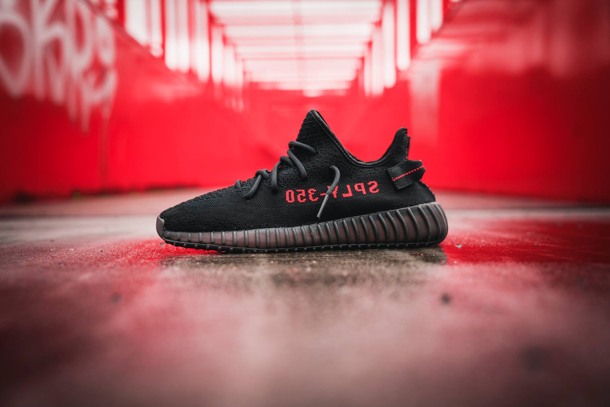 27.0 YEEZY BOOST 350 V2 CORE BLACK BRED www.krzysztofbialy.com