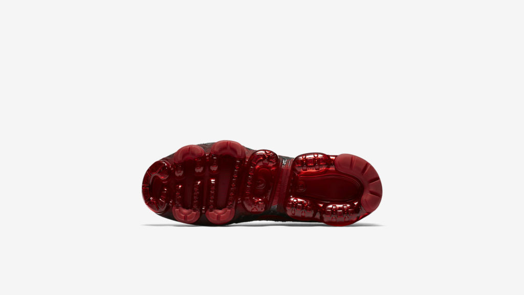 vapormax dark team red