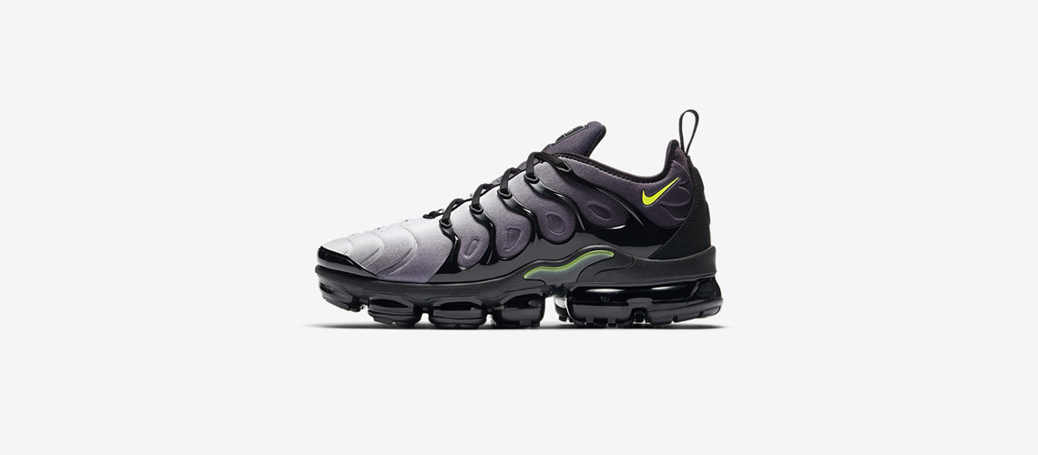 924453 009 Nike Air Vapormax Plus Black Volt